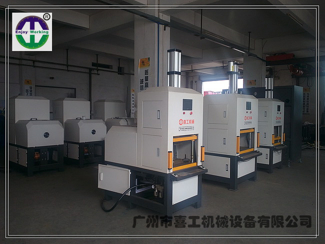 IMD熱壓成型機(jī)生產(chǎn)車間